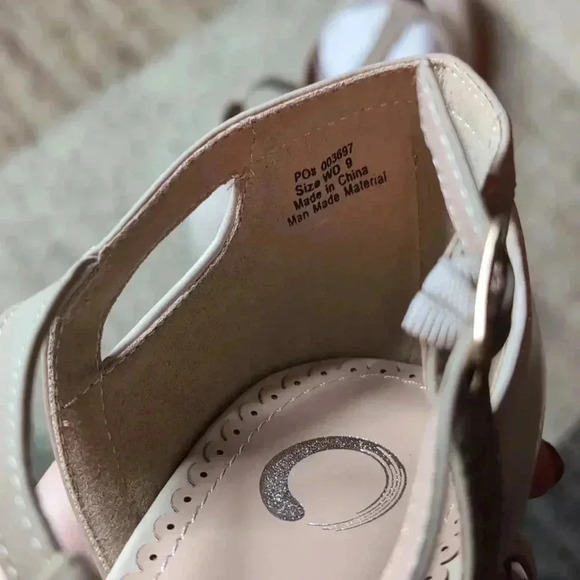 Journee Collection Olina Women's Mary Jane Heels - Picture 8 of 10